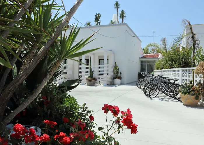 La Bella - And לינה וארוחת בוקר 4*