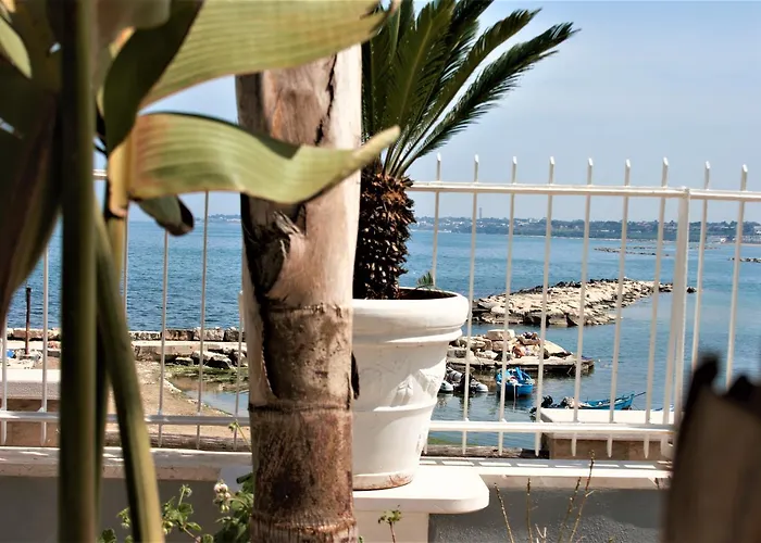 La Bella - And ベッド・アンド・ブレックファスト トラーニ