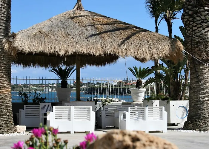 לינה וארוחת בוקר La Bella - And טרני